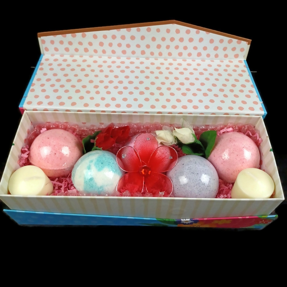 Handmade 5 Luxury Bathbombs Gift Basket Bath Set Floral Decor Box Roses Lavender